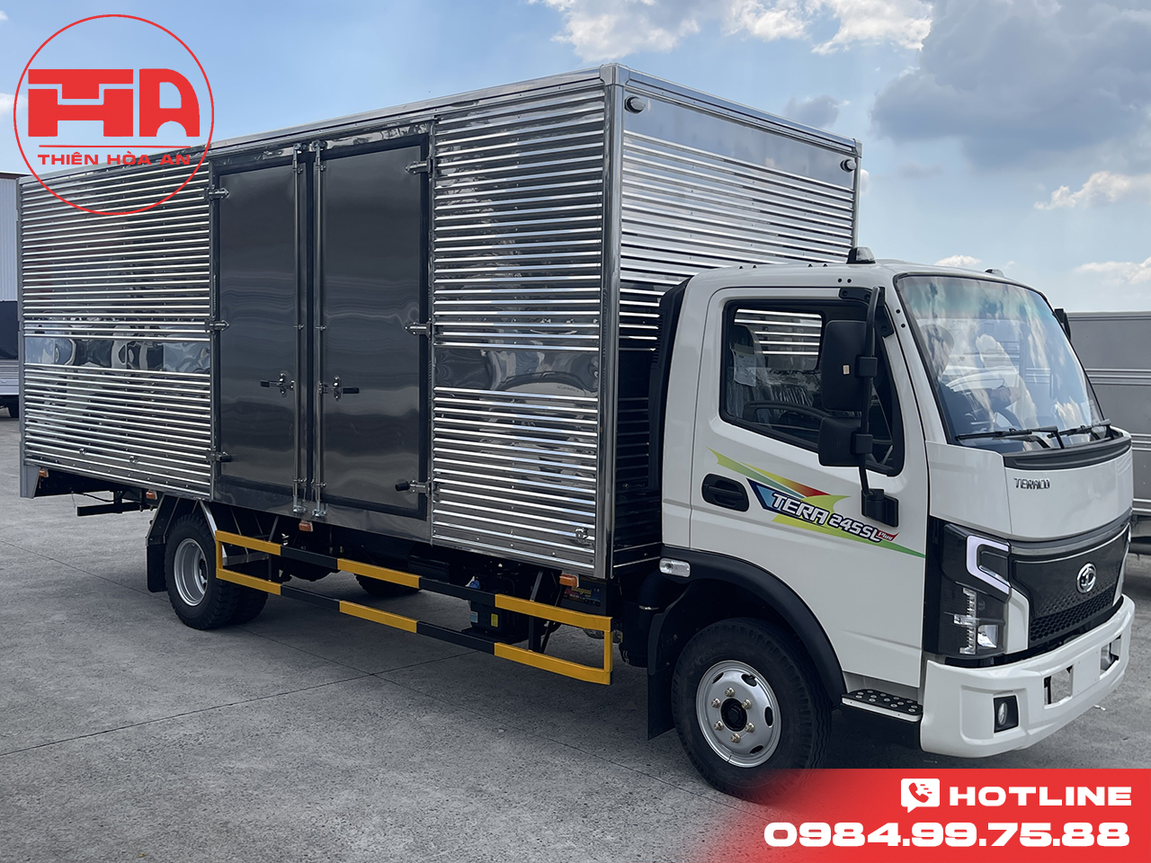 xe-tai-tera245sl-plus-thung-kin